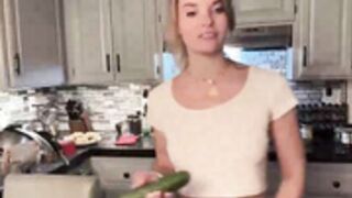 Phoenix_Taylor - Kitchen Show #3