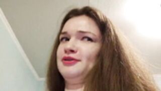 Sweetkarinaa showing her pussy