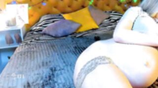 bloated fiery_lissa is ready to drop but faps hard