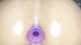 Lizydonato metiéndose un dildo por el ano