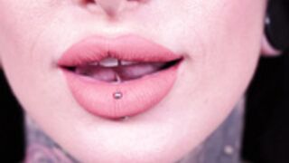 Khloe Amora solo masturbation