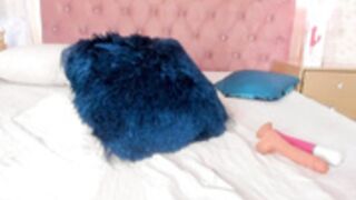 Aribrunnet is a cheap good fuck allways horny