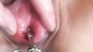 sounding her peehole