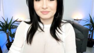 Busty_ema Under bras