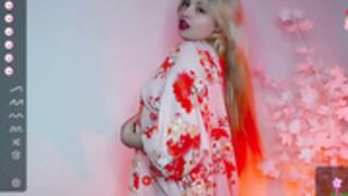 shy_blondiee one boob