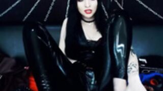 Kinkyvibe Cums in Latex Leggings