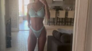 MATLYNBREA MODELLING GREEN IN MIRROR