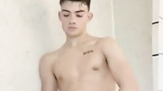 Connxr_r wank in the Shower