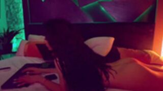 AriannaSins twerking on bed 1