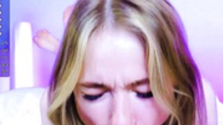 kittymeow_xxx fucks herself with blissful expression