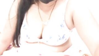 geetahousewife show her pussy