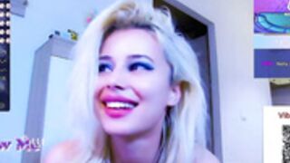 crystalmoon___ smokes, drinks vodka, fucks dildoes cool