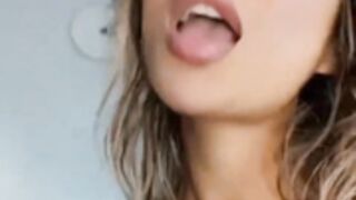 Viet_bunny something something smooch