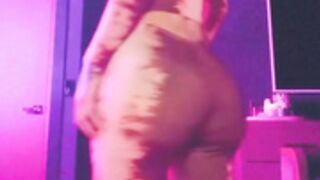Iggy azalea pants down twerk
