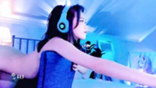 juliabeng1  naked Hentai gurl. No action though