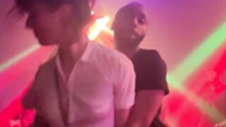 brei_elle - Twitch Girl dancing in club