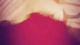 Descubro a mi hijastra tocándose y le ayudo