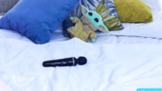 chloewildd faps, goes away, her toy still buzzes