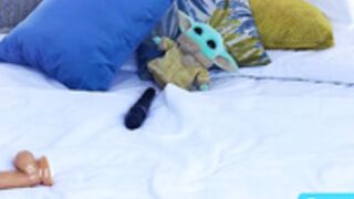 chloewildd faps, goes away, her toy still buzzes