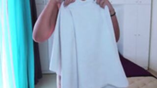 8a8y_Nura, naked arse (side on)
