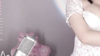 —mmm— x01 tits