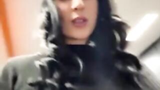 Swedish Yasmiine training at the gym