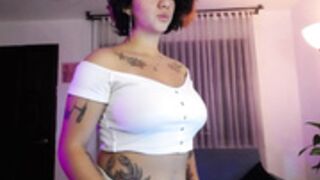 Cremita en las tetas