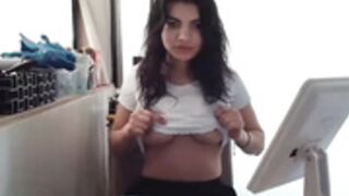 new girl flash boobs