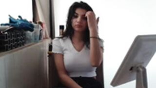 new girl flash boobs