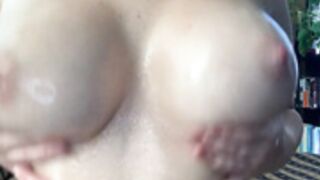 Mari Massages Mountainous Mamms