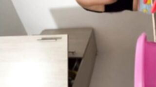 Hiilary_1_Pink panty line