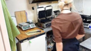 15 mins spying what happens into the dirtypub