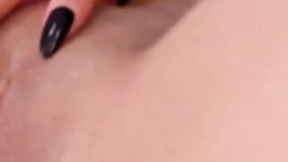 misscharlotte1 spreading her pussy