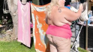 Adelesexyuk bottomless