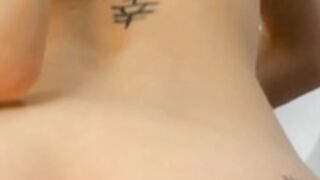 amarah_white plays with two dildos