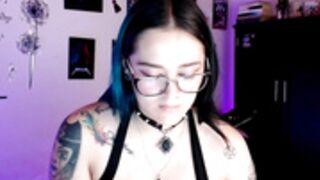 issis_demon camwhore training ...and she learns fast