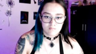 issis_demon camwhore training ...and she learns fast