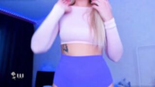 8a8y_nura  2023-04-10 Dances the entire vid, wtf, sit