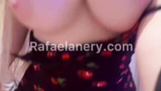 Rafaela nery sentando gostoso