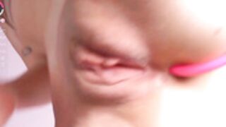 Amylittlestar spreads her pussy
