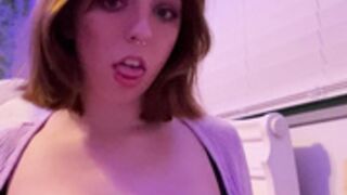 Mia Apples flashing