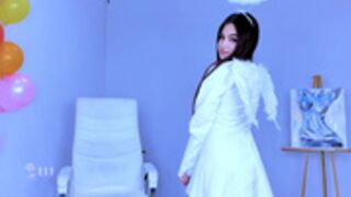 ai_lyn 2023-04-07  one non nude video cus why not
