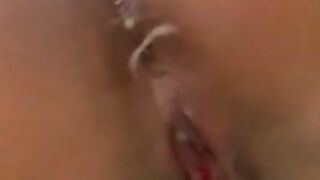 toochi shaking her ass