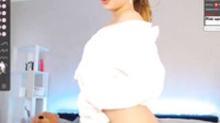 Ellyloy flashing boobs and pussy on 20 April 2023