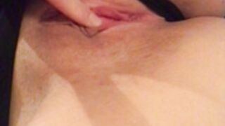 sophie_davis - onlyfans - rubbing 1