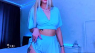 Huge Phat Ass Queen Bee Nura Wiggles Ass 8min