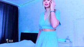 Huge Phat Ass Queen Bee Nura Wiggles Ass 8min