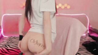 1i1ypa1mer shows pussy in doggy 12