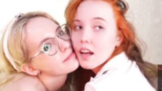 Daisypro finger and kiss her friend