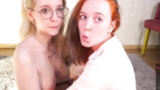 Daisypro finger and kiss her friend